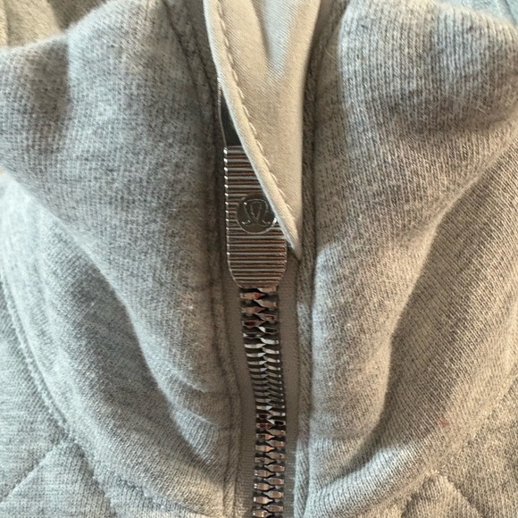 Gray Quilted Pullover - Picture 3 of 8